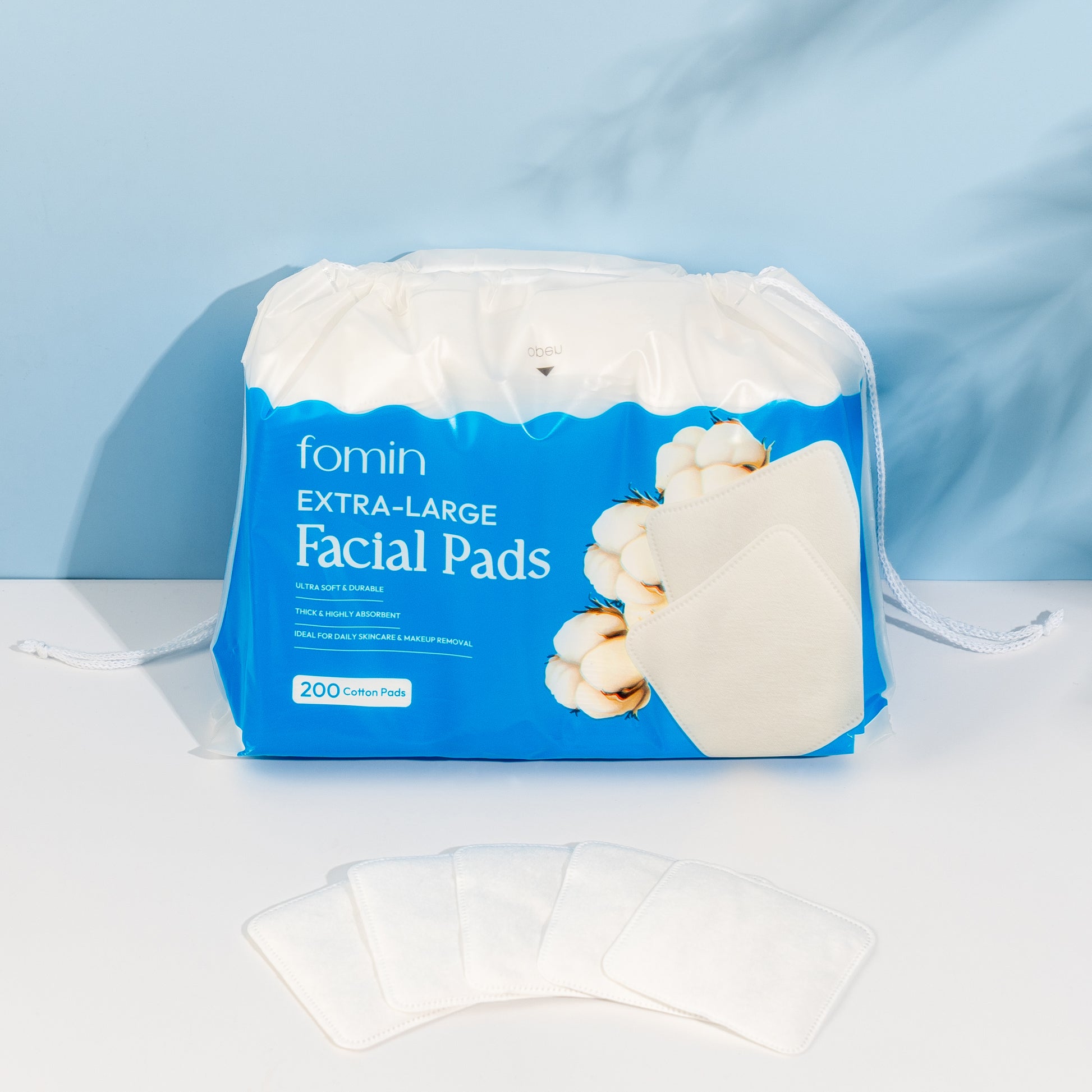 Pack of fomin Extra-Large Facial Pads on a light blue background